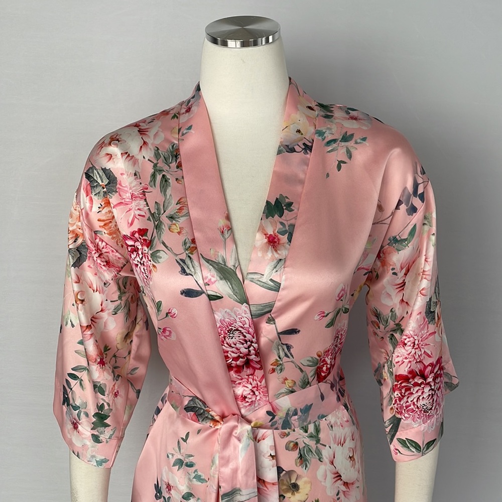 Flora Nikrooz Pink Floral Robe Size Small - Picture 3 of 12